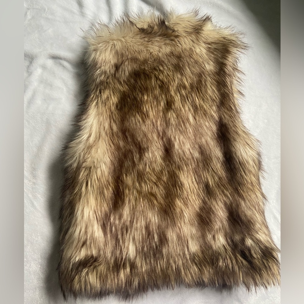Beautiful Faux Fur Vest (Ci Sono by Cavalini) - Picture 8 of 15